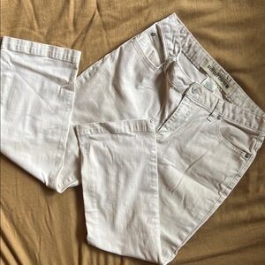 GAP Classic White Bootcut Capris